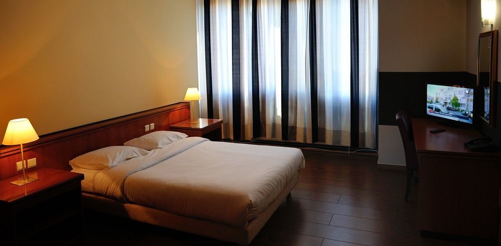 Escale Hotel Saint-Gilles Exterior photo