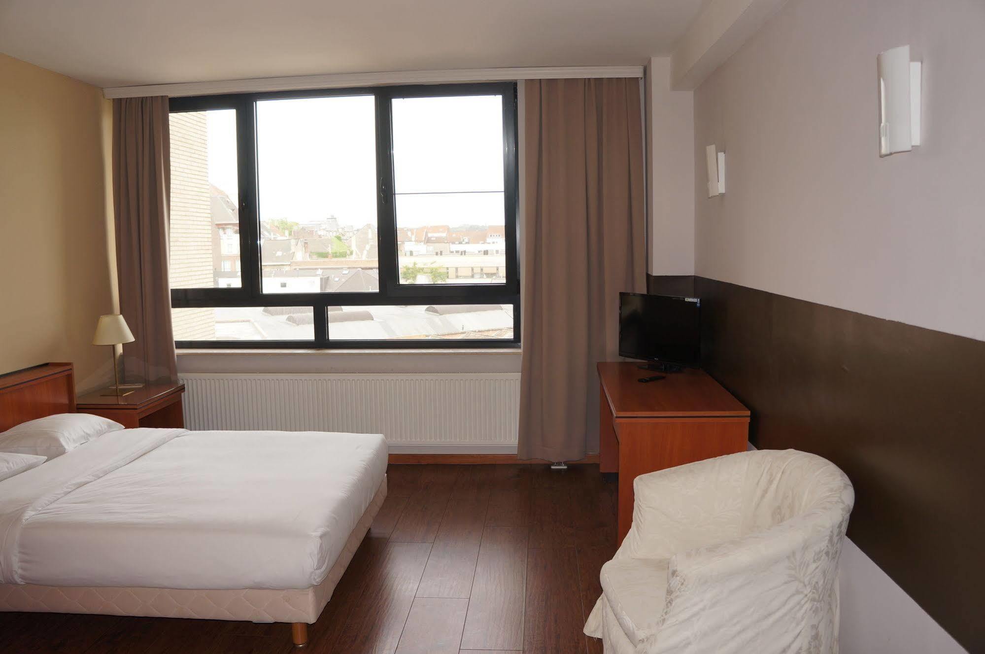 Escale Hotel Saint-Gilles Exterior photo